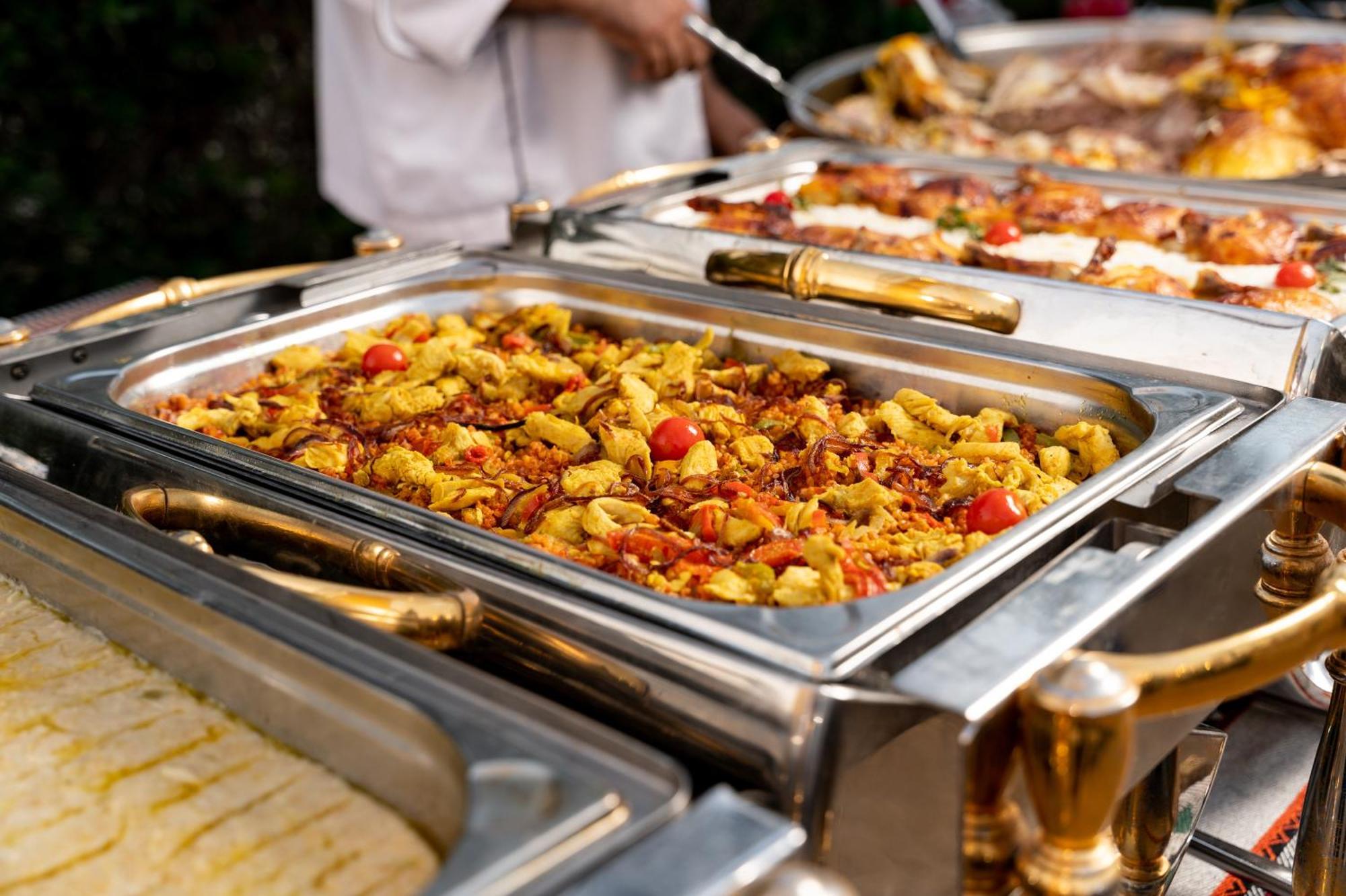 Sheraton Dammam Hotel & Convention Centre Extérieur photo A chafing dish
