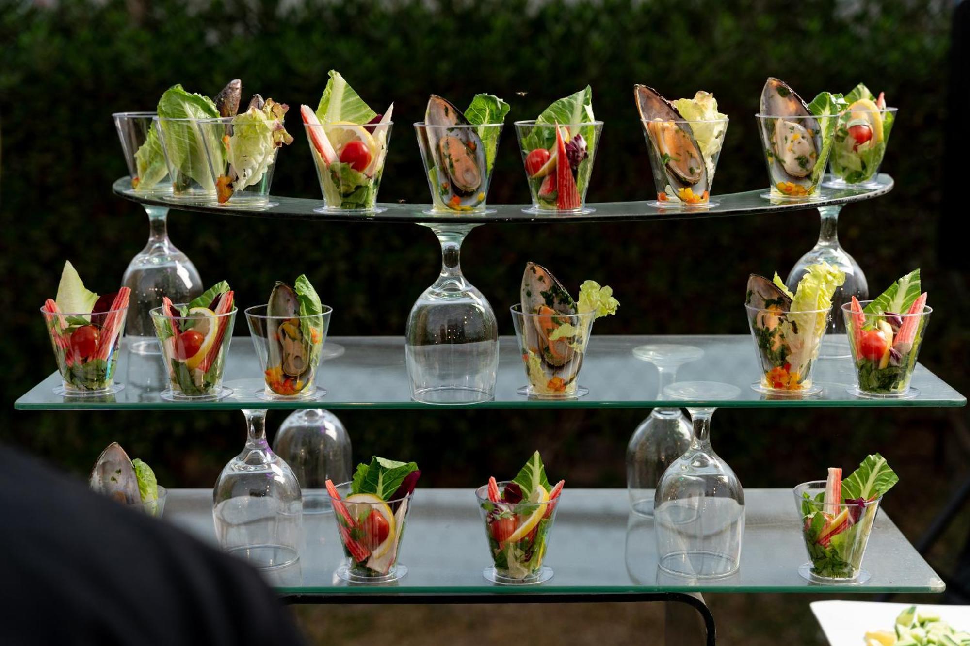 Sheraton Dammam Hotel & Convention Centre Extérieur photo A selection of salads