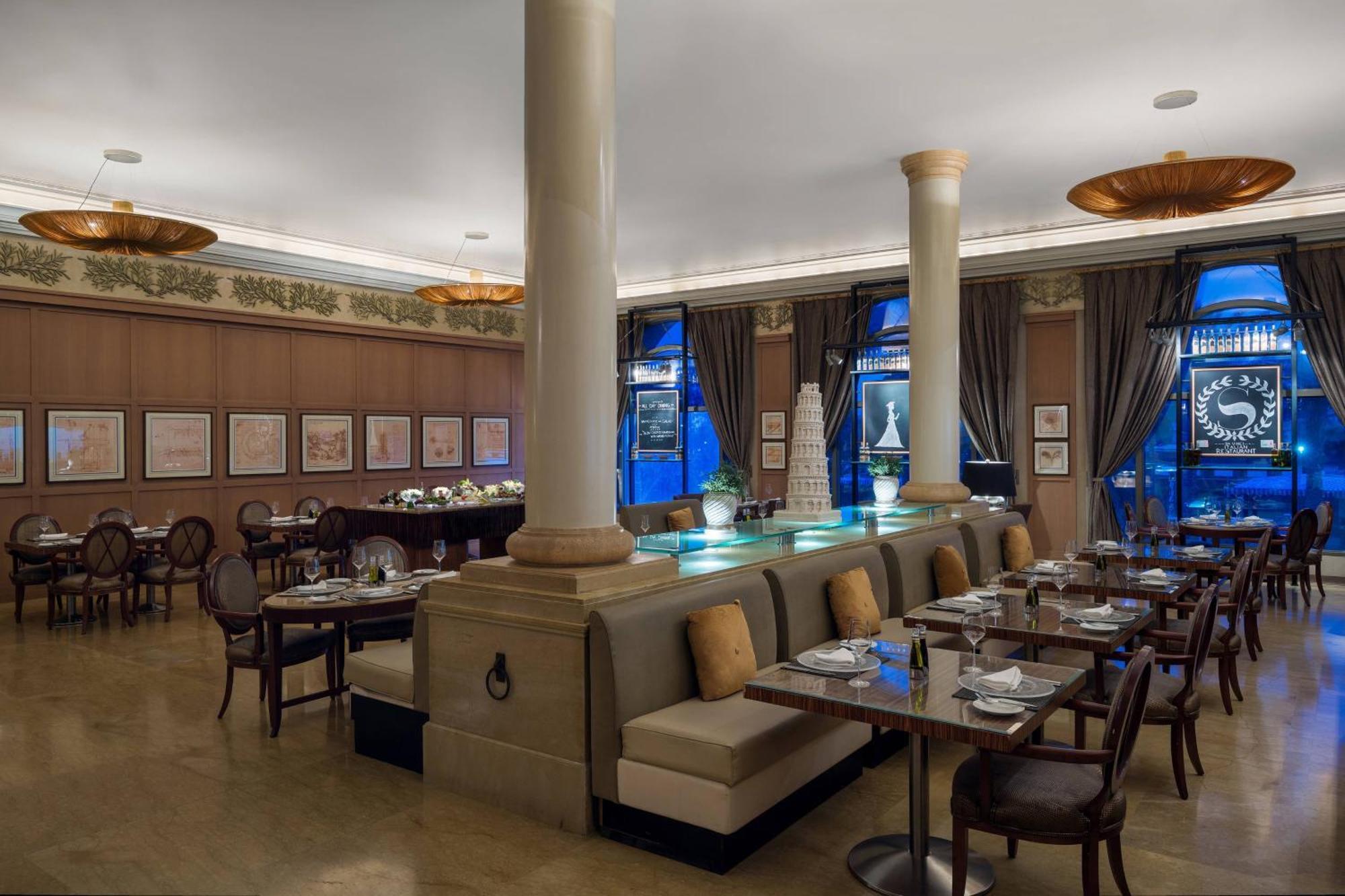 Sheraton Dammam Hotel & Convention Centre Extérieur photo The interior of the restaurant