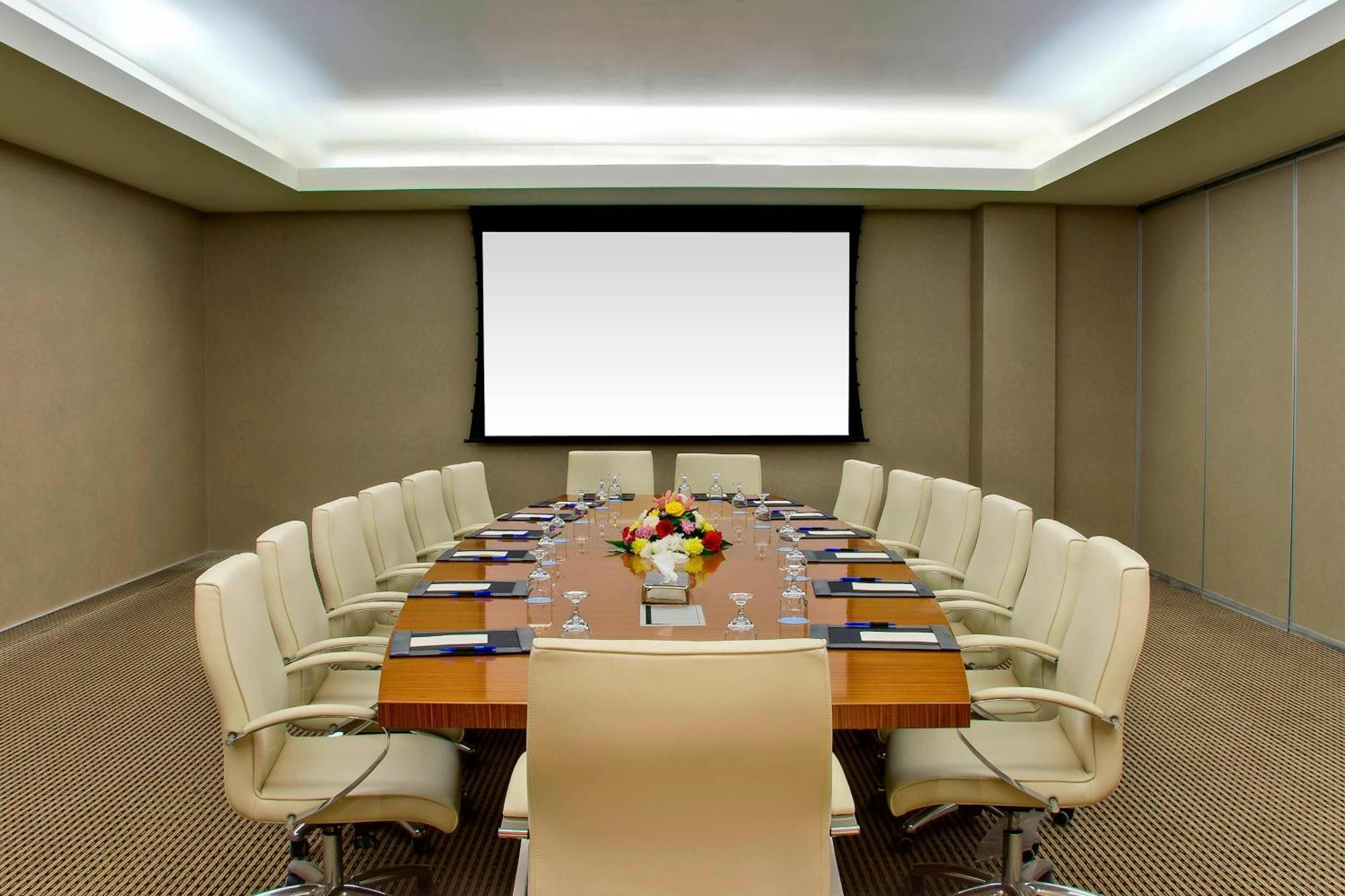 Sheraton Dammam Hotel & Convention Centre Extérieur photo A boardroom