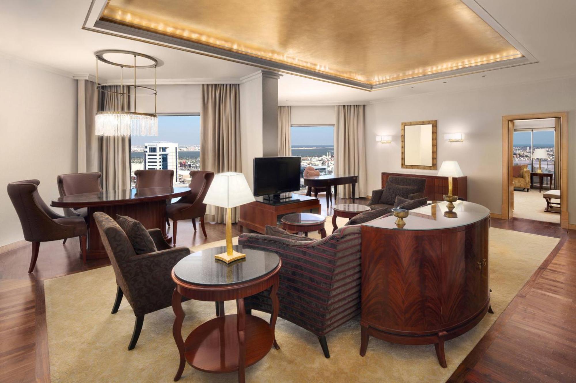 Sheraton Dammam Hotel & Convention Centre Extérieur photo A suite at the hotel