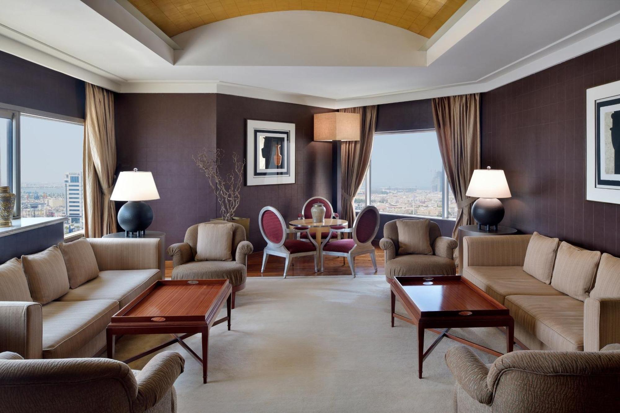 Sheraton Dammam Hotel & Convention Centre Extérieur photo The interior of a suite at the Four Seasons Hotel, Cairo